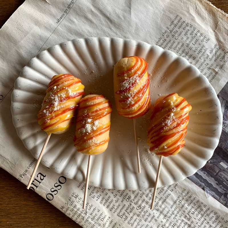 요거 진짜 맛있어요! 장순필 엄지 핫도그!ㅎㅎ 정말 사이즈가 엄지만해요~ 한입에 쏙쏙 너무 맛있는 간식이랍니다 :) 꼬옥 드셔보세요!! 완전 강추해요🌭💛