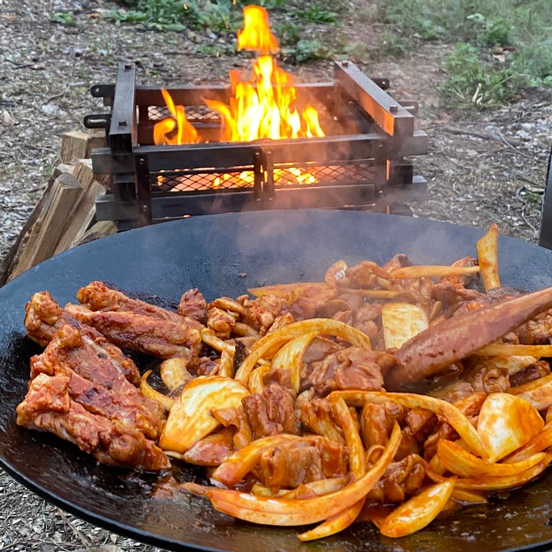 캠핑 메뉴로 추천하는 ‘정말 맛있는 닭갈비’ 이름처럼 정말 맛있어요😋 한번 먹어보고 너무 맛있어서 집에서도 먹고~ 캠핑장에서도 먹고~ 필수템이에용 #닭갈비 #캠핑장 #캠핑요리 #캠핑