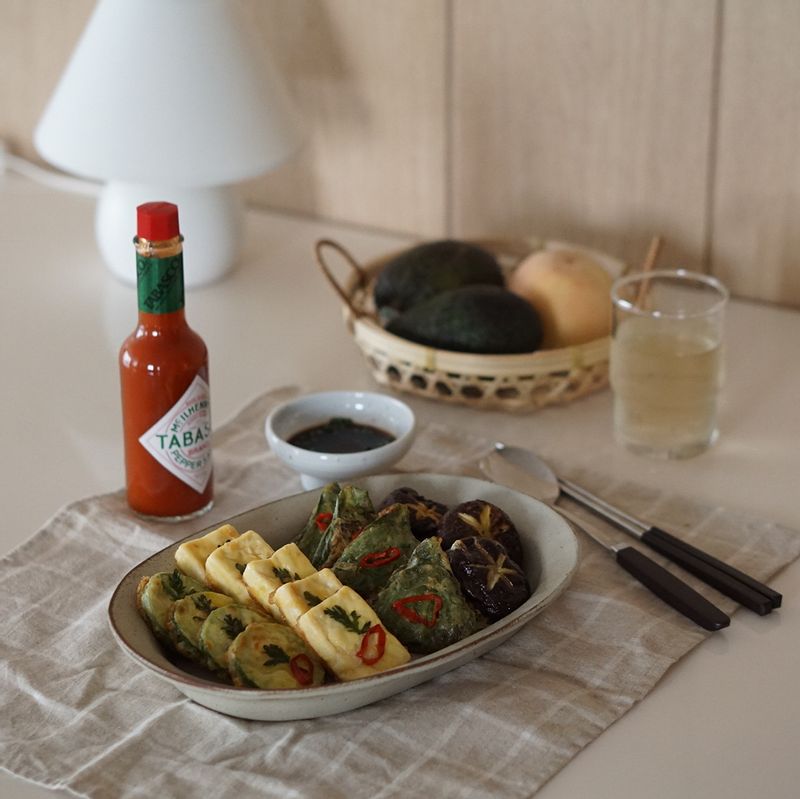 다가오는 추석을 맞이해  집에서 전을 만들어봤어요:) 애호박, 두부, 깻잎, 표고버섯 다양하게 만들어봤네요~  #추석 #전요리 #추석전요리