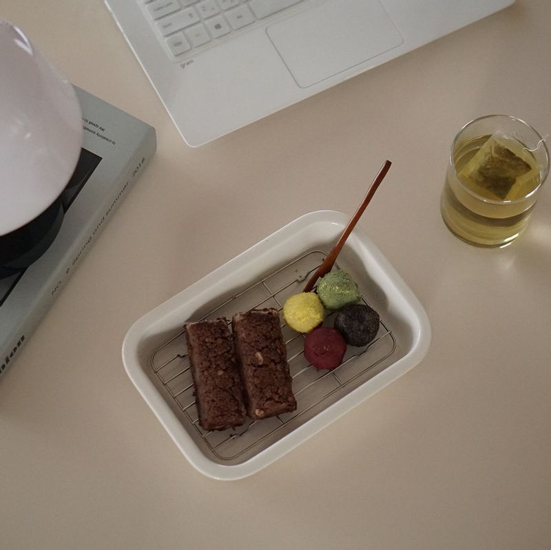 밥 먹기 싫은 날, 떡으로 해결하기:)  #떡 #시루떡 #세라믹트레이 #주방트레이