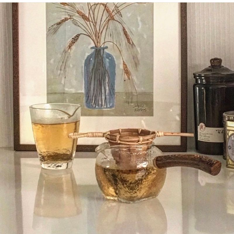 감기가 자주 걸리는 타입이라 작두콩차를 즐겨 마시고 있어요. 집에서는 슬라이스로 회사에서는 티백으로 마시고 있답니다! 가을이 다가오는데 환절기에 작두콩차 마시면서 건강 같이 챙겨요! #작두콩차 #작두콩 #차