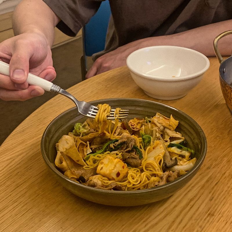 정말 간단하고 맛있게 먹을 수 있는 ‘마라샹궈’ 제품이에요. 밖에서 먹는 것 만큼 정말 맛있답니다! 재료도 다양하고 양도 푸짐해서 친구들이랑 먹기 딱이에요!  #마라샹궈 #한성찐마라탕 #마라 #저녁메뉴