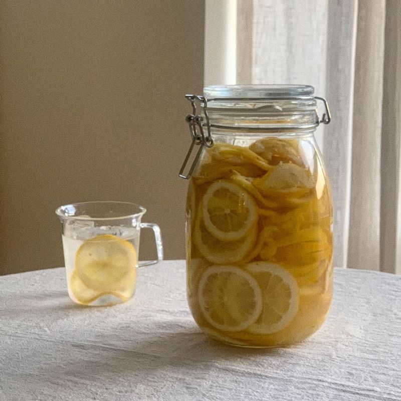 레몬청을 만들었어요. 비타민 C가 풍부해 피로 회복에도 좋고, 감기 예방에도 좋아 자주 만들어 먹어요!  #레몬청 #레몬에이드 #Lemonade #Lemon #홈카페