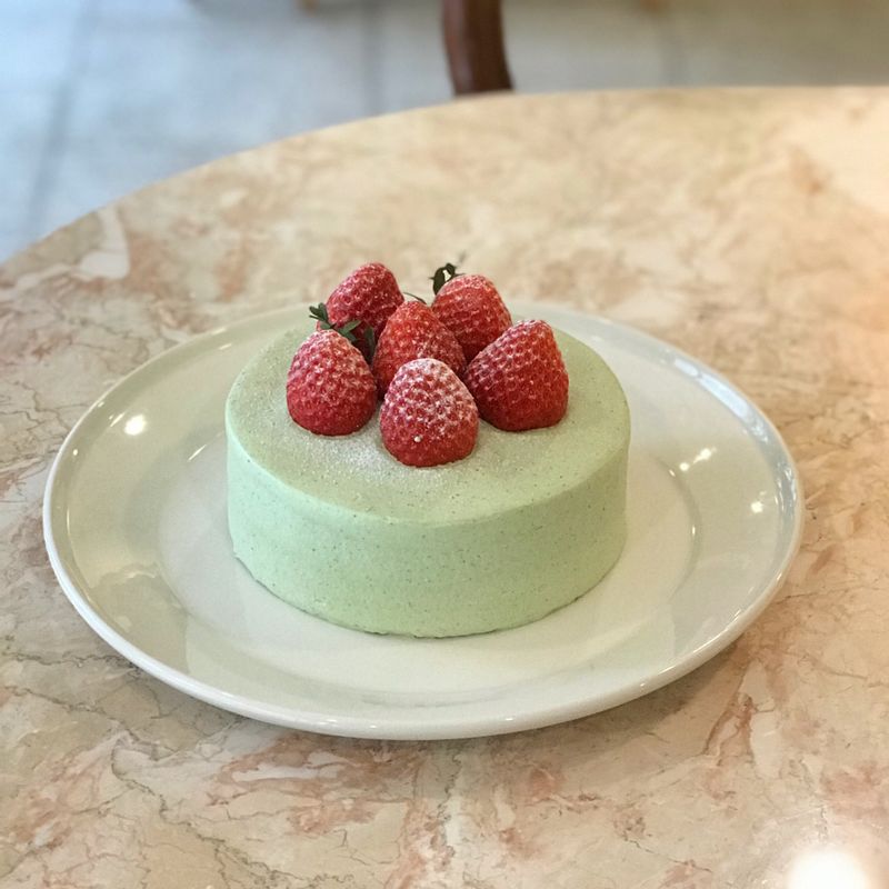 말차 딸기 케이크🍰😘  #생크림케이크 #온더테이블 #간식 #홈베이킹 #홈디저트 #홈카페 #딸기케이크 #딸기