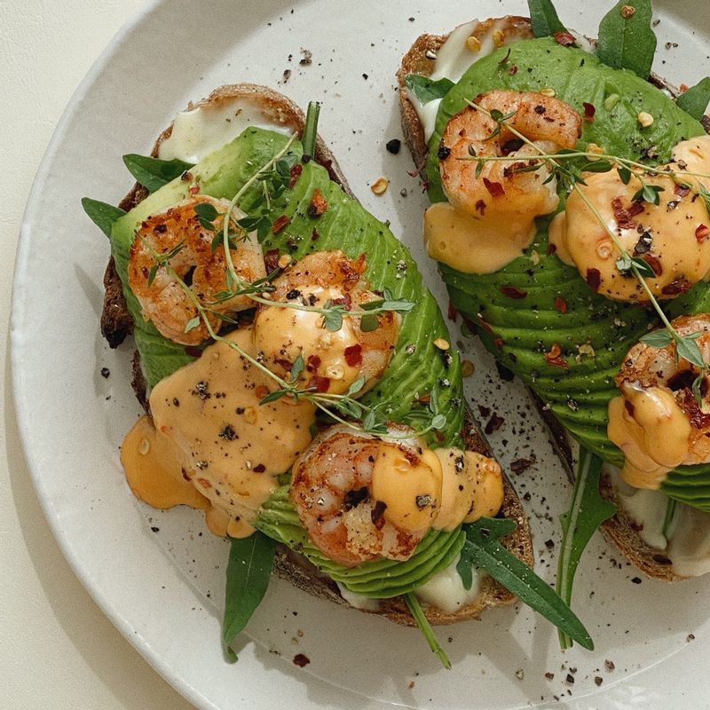 재료만 있으면 너무 간단한 오픈샌드위치 비주얼도 완벽하고 맛은 말해뭐해....❤️ #아보카도새우오픈샌드위치 #아보카도 #새우 #아보카도샌드위치 #토스트 #홈카페 #홈브런치