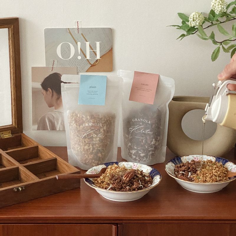 꾸덕한 요거트에 그래놀라듬뿍 꿀도 듬뿍 ❤️  #요거트 #그릭요거트 #그래놀라 #간단한아침 #브런치