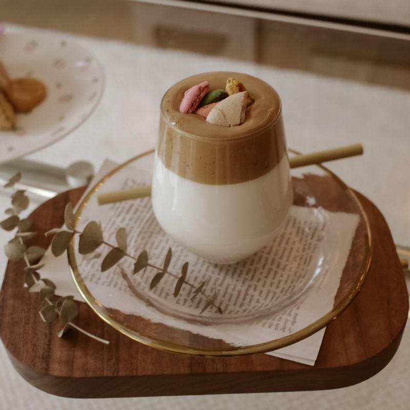 예전에 유행할때 많이 해먹었는데 오징어 게임으로 다시 핫해진 달고나 달달하니 당충전 용으로 맛있어요 #달고나라떼 #홈카페 #온더테이블 #온마이테이블