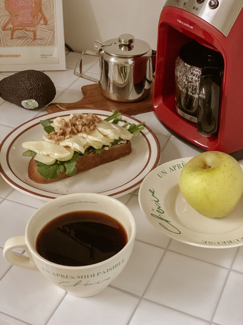 애플브리치즈 샌드위치 꿀듬뿍 견과류 뿌려먹으면 말모말모예요   #애플브리치즈샌드위치 #브리치즈샌드위치 #샌드위치 #브리치즈