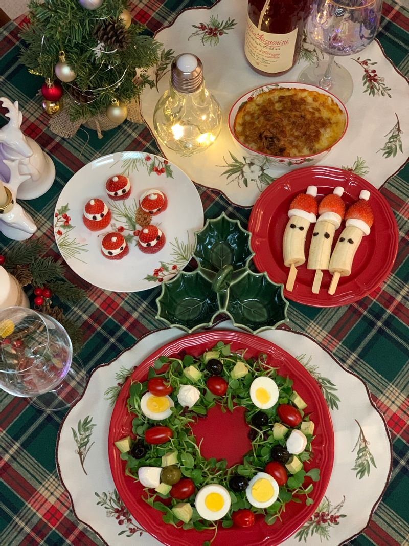 크리마스 홈파티 요리로 너무 이쁜 콥샐러드 바나나산타 딸기산타 이쁘고 크리스마스 분위기 가득한 테이블셋팅 #홈파티 #크리스마스콥샐러드 #플레이팅 #온더테이블 #푸드스타일링 #크리스마스홈파티 #홈파티테이블
