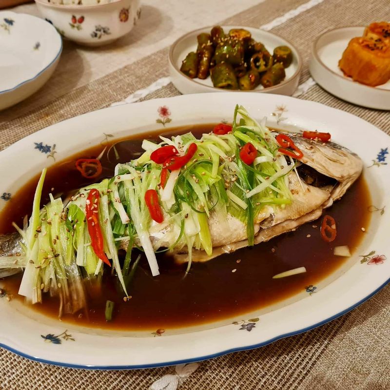 보기에도 좋고 맛도 좋고 영양까지 좋은 도미찜! 완전 별미랍니다 :) 다들 한번 꼭 해드셔 보시길 추천 또 추천😊 #도미찜 #생선요리 #집밥 #신혼밥상