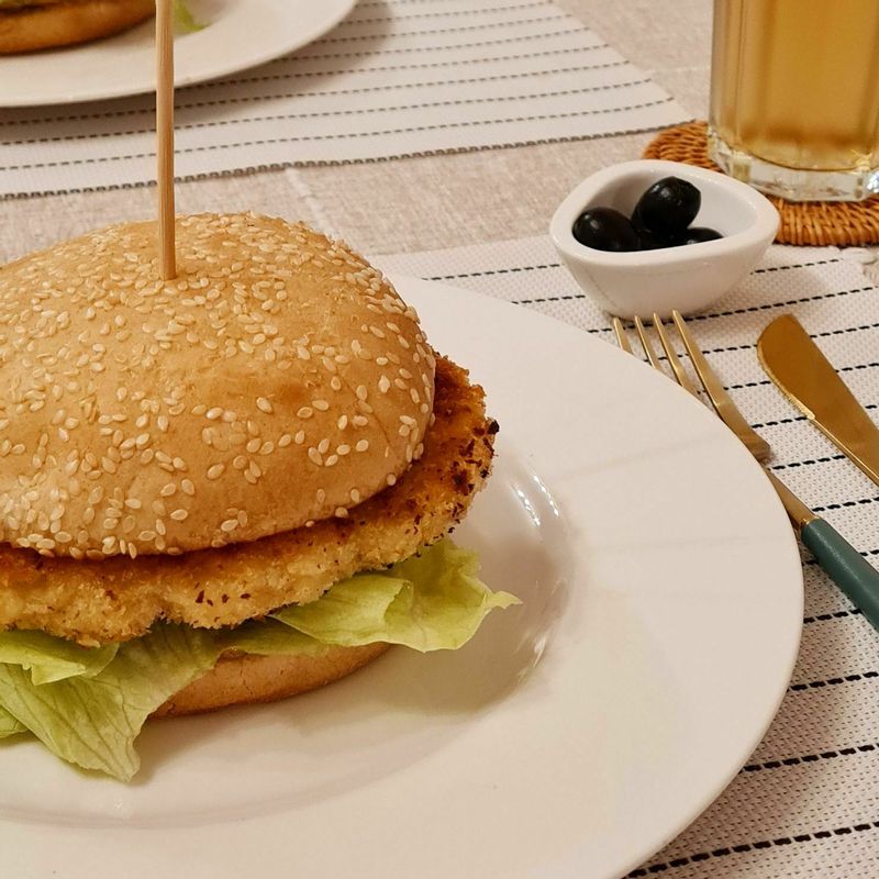 수제 새우패티 만들기가 생각보다 간단하더라구요^^ 동태살과 혼합하지 않고 새우살만 듬뿍 넣었더니 진짜 진짜 지-인짜 맛있었어요 !!