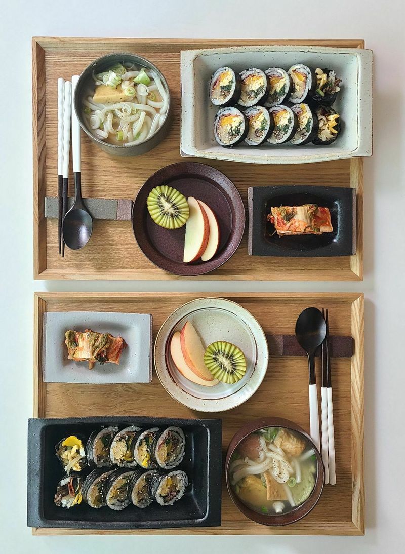 명절 나물 갈무리하기 딱 좋은 메뉴입니다. 오리지널 김밥 못지 않게 정말 맛나요. 건강에도 더 좋은 김밥입니다. #나물김밥 #집김밥 #김밥 #나물활용요리