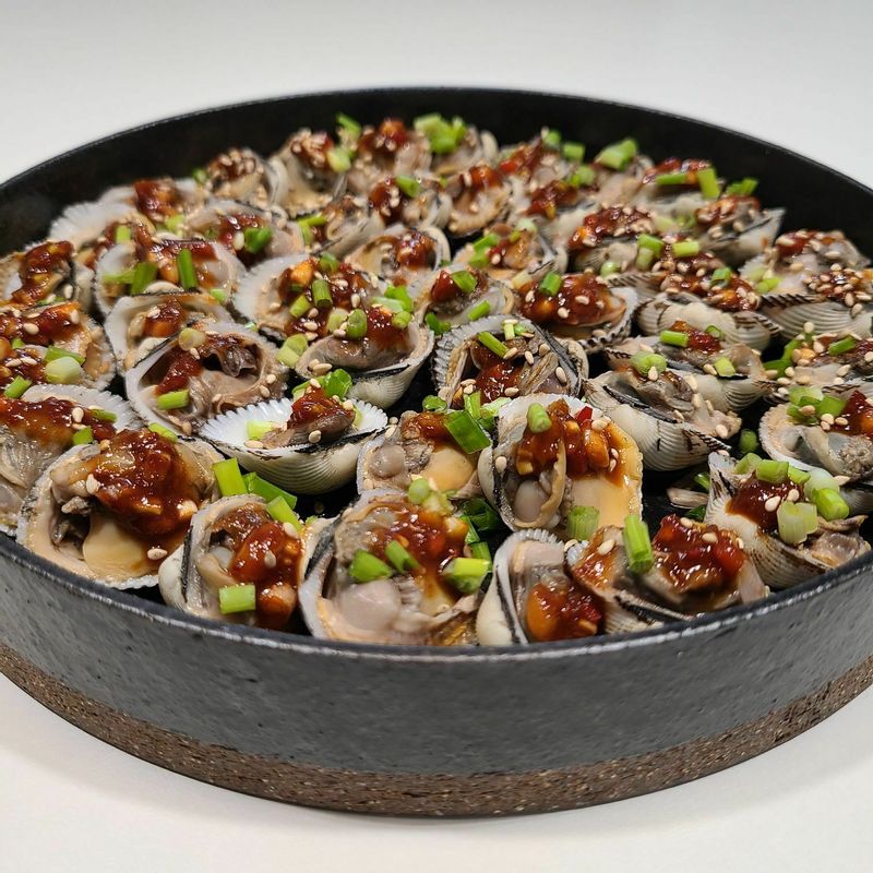 제철맞은 꼬막 탱글탱글 쫄깃쫄깃 합니다. 꼬막을 잘 삶아 양념 살짝 올려 밑반찬으로 먹어요.  #꼬막찜 #꼬막무침 #제철요리 #한식 #밑반찬 #봄음식