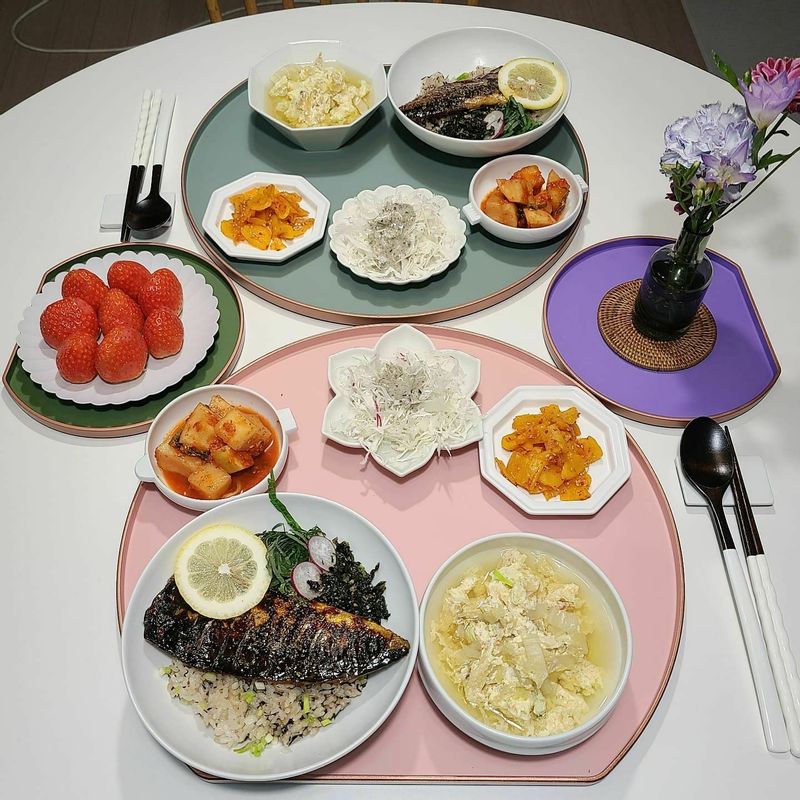 순살고등어 있으면 꼭 이 메뉴 하세요. 고등어와 데리야끼 소스의 조화가 제대로 밥도둑입니다. 바다향과 단짠 소스 그리고 야채곁들임 등 풍미가 입안 한가득이에요. #별미요리 #일식 #덮밥요리 #순살고등어 #고등어덮밥