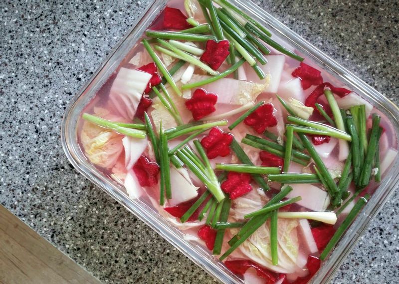 핑크빛을 주는 비트를 넣어줬어요~  #핑크나박김치