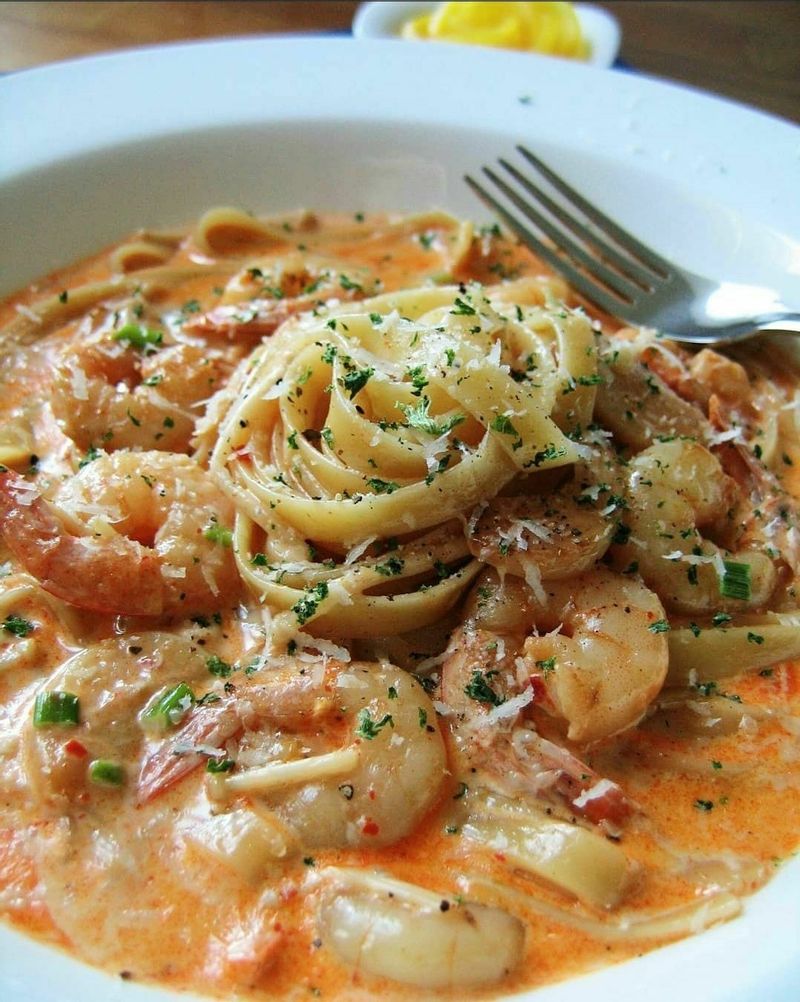 페투치네면으로소스쏙쏙 통통새우가득 넣어서~ 감칠맛업