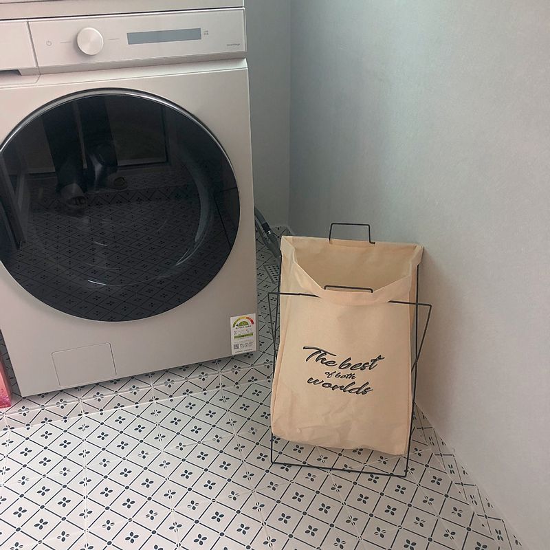 무배쿠폰 있을때 야무지게 빨래 바구니를 사봤어요! 방수 되는 천이라 생각보다 유용한듯한데 🙄 일단 베이지색이라 찰떡!!! #베란다 #인테리어 #집 #리빙 #빨래바구니