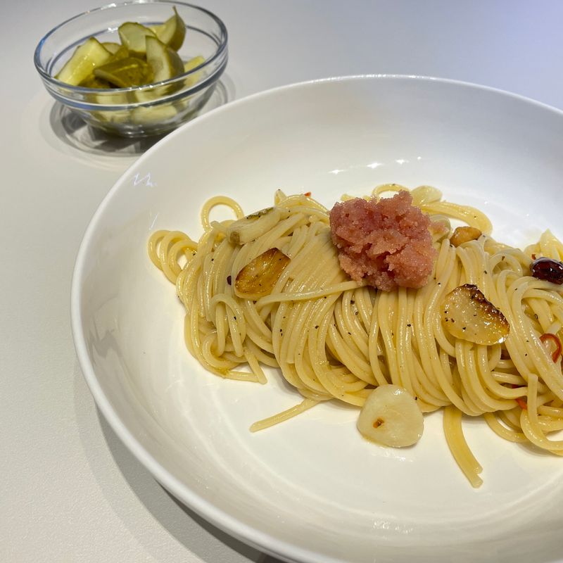 간단하지만 올리브오일과 마늘의 환상적인 만남은 정말 향부터 너무 맛있죠🤤 오늘의 점심은 알리오올리오로 정해보시면 어떨까요~~? 🧄🍝🧄🍝🧄🍝 #파스타 #점심메뉴 #초간단 #마늘 #알리오올리오 #신혼메뉴