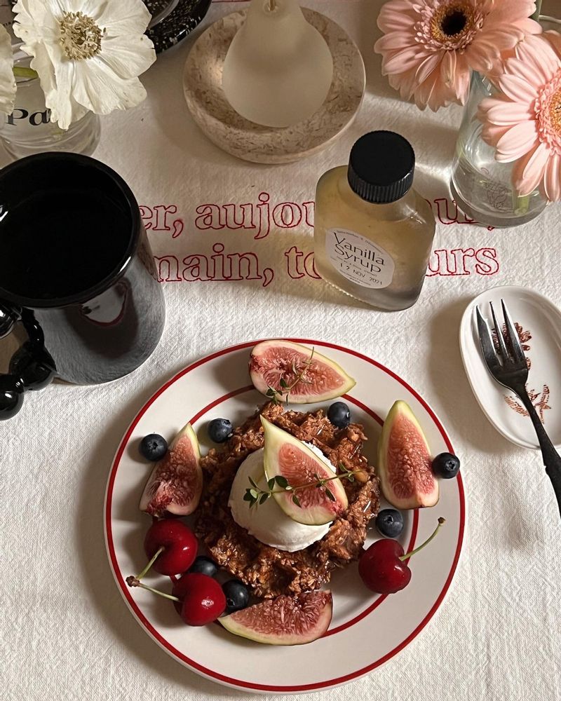 좋아하는 과일 가득가득 올려 차려 먹은 행복한 아침 🍽☁  #옽꾿꾹 #홈카페