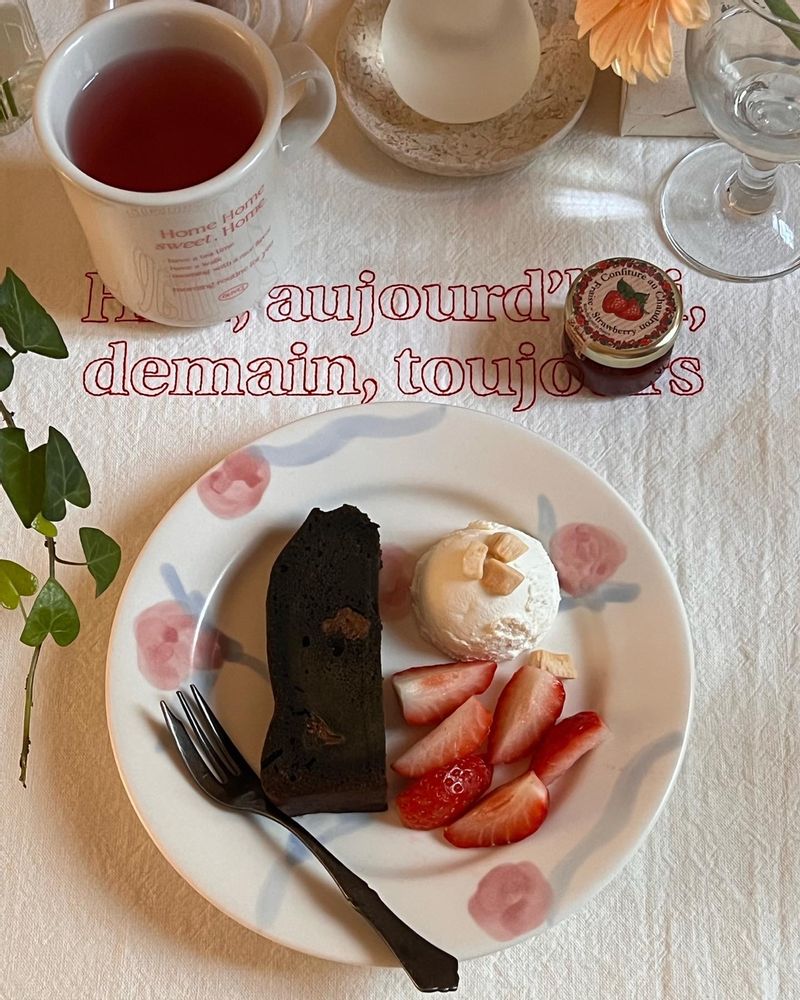 쑥요일에는 쑥파운드.ᐟ 내가 제일 좋아하는 딸기까지 든든한 아침🍓♡  #아침식단 #아침 #딸기
