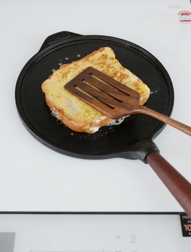 스켑슐트 팬케이크팬에 식빵을 구우면 더 맛있어요 :)