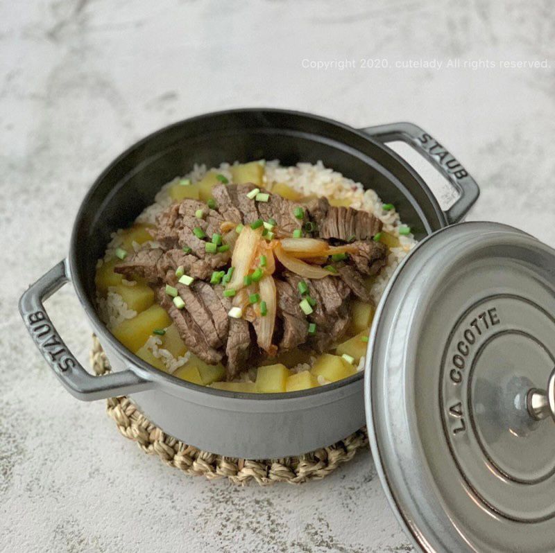 영양 만점 솥밥 :)