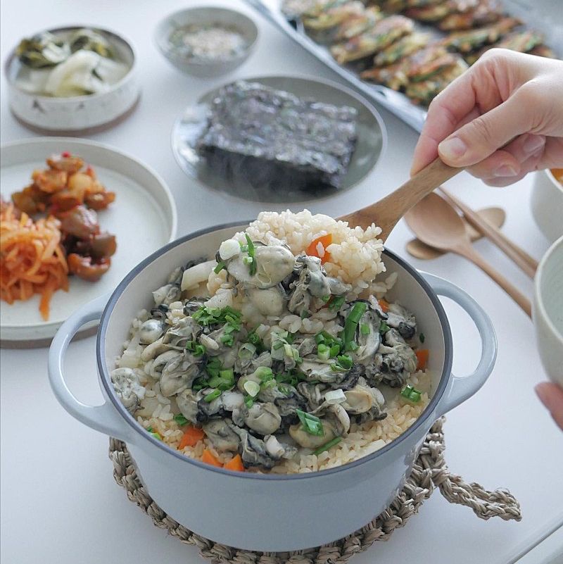 탱글탱글 굴과 달달한 무의 만남 너무 맛있어요 :)