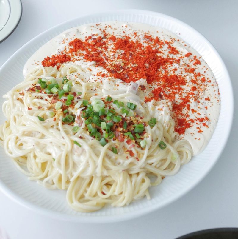 매콤크림파스타 느끼함을 잡아줘서 맛있게 먹었어요 :)  #홈브런치 #파스타 #크림파스타 #밀키트