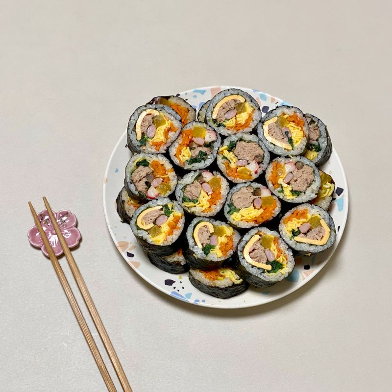 참치랑 치즈까지 쏘옥 넣어서 김밥 말아봤어요❤️ 집김밥만의 매력이 있죠! #집김밥 #참치김밥