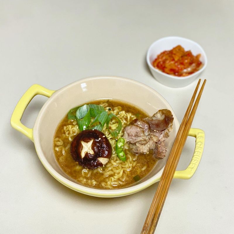 된장라면 드셔보셨나요?! 수육 삶고나면 버리지 말고 꼭 라면끓여먹어볼것❤️  #된장라면 #라면 #라면레시피