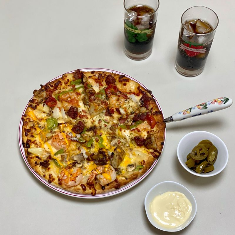 피자 좋아하시나요?! 음식하기 귀찮은 날은 피자 에후에 고고🍕 콜라랑도 맥주랑도 찰떡이죠❤️ #피자 #냉동피자 #피맥