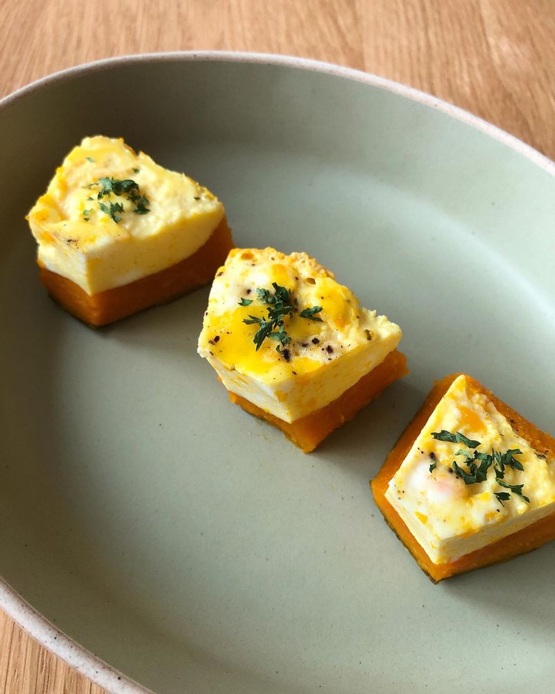 단호박과 달걀이 만나 이렇게나 귀여운 요리가 탄생했어요 부드럽고 달콤한 단호박의 변신💛🎃🧡 달큰 삼삼해서 아이들 간식으로도 아주 좋을것 같네요  #단호박달걀찜 #단호박 #달걀찜