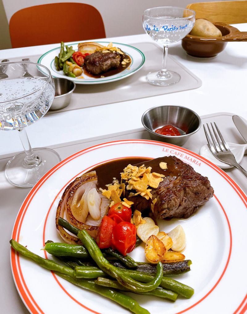 홈파티에 칼질을 빼놓을순 없죠! 🍽✨ 밀키트 구성으로 재료손질이 다 되어 배송되어요🚀 꺼내서 굽기만 하면 홈파티 준비 끝-!   #스테이크 #홈파티 #비프스테이크 #쿠킹박스 #와인안주 #갈릭스테이크 #밀키트