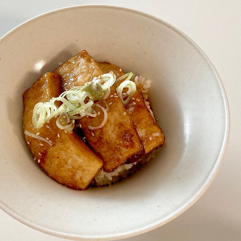 집에 있는 두부 1모 어떻게 먹을까 고민하다가 레시피 보고 만들었어요 집콕인 요즘 색다른 메뉴 해주니 너무 좋아하네요 #두부덮밥 #두부요리 #두부