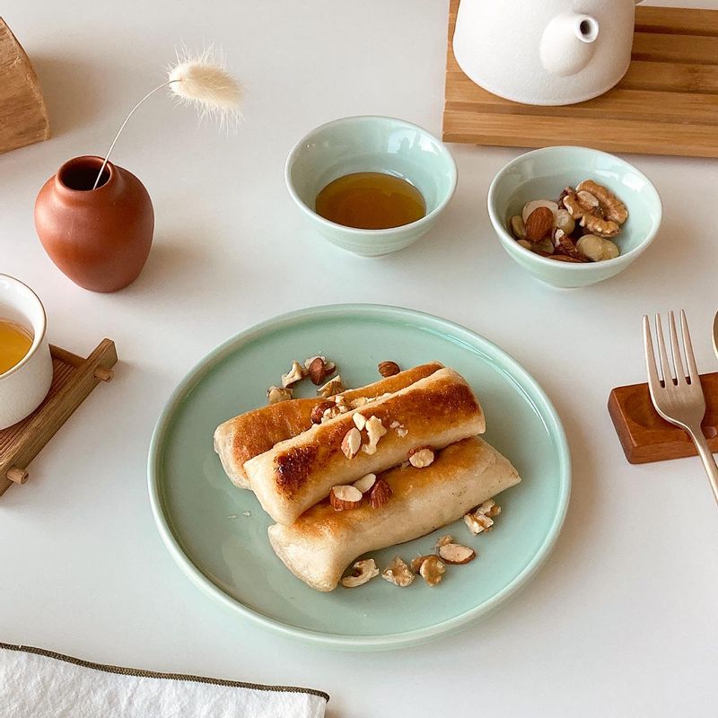 현미 가래떡에 꿀과 견과류 조합 출출할때 간식으로도 간단한 식사로도 좋아요 👍🏻  #간식 #가래떡 #현미떡 #브런치 #홈카페 #티타임 #광주요 #미송