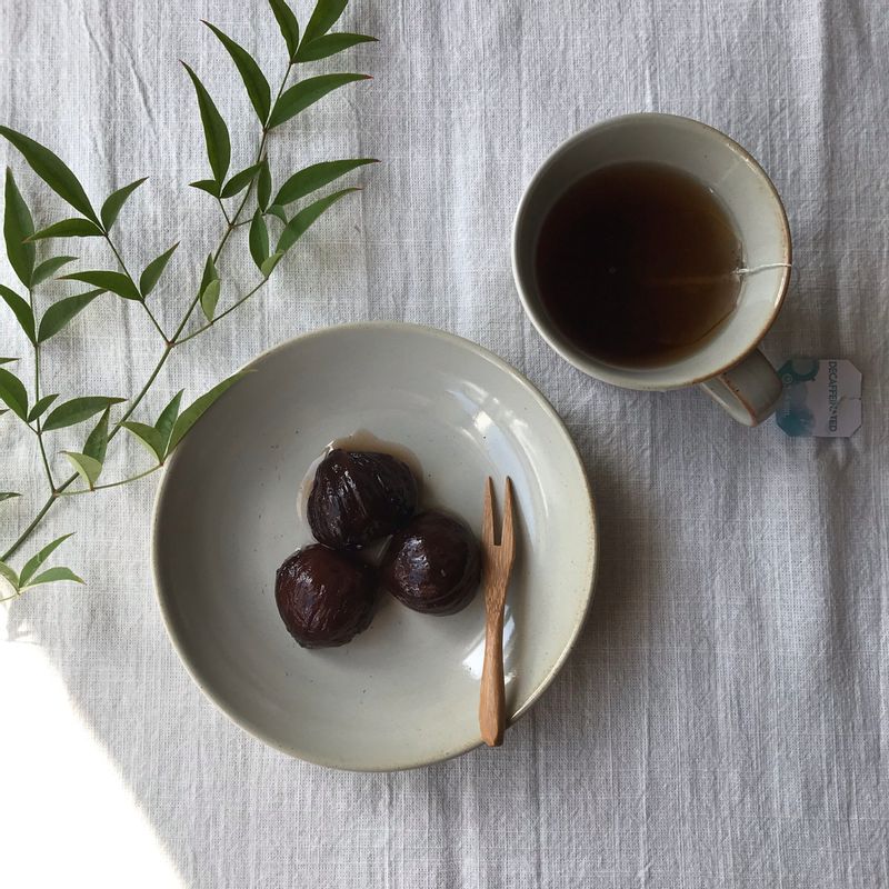 가을이면 생각나는 보늬밤🤎 토실토실 한 밤을 정성스레 졸여 만드는 한입디저트에요~ #보늬밤 #밤조림