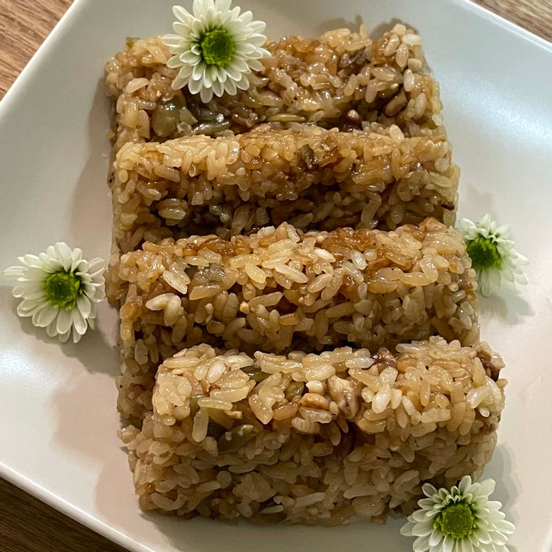 약식 키트를 활용해서 초간단 약식을 만들어보았어요! 다양한 곡물들이 들어가있어서 영양간식으로 추천드려요🧡  #약식 #약식만들기 #약밥 #약식키트 #전통음식 #한식 #간식 #영양간식