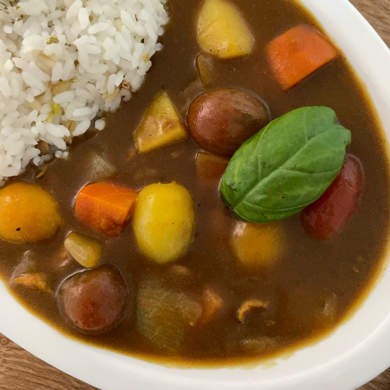 가끔 토마토를 으깨 카레에 넣어주곤하는데, 그럼 카레의 맛이 살짝 새콤해지면서 맛이 더 풍성해진답니다 🥰🍛🍅