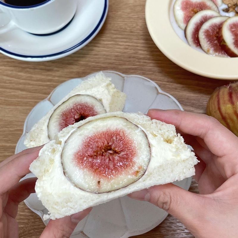 처음으로 집에서 휘핑기를 사용해서 생크림을 만들어보았는데요! 만들기도 쉬워서 홈카페를 자주 오픈할거 같아요❤️