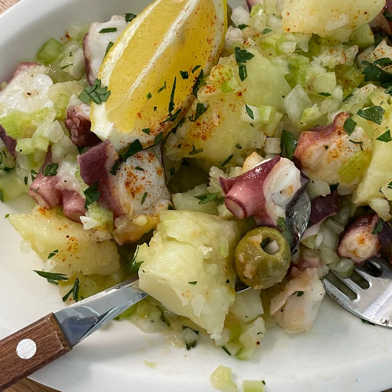 캬,,,살살뿌려준 레몬즙과 올리브오일, 파슬리의 조화두 넘 잘어울린답니다💖