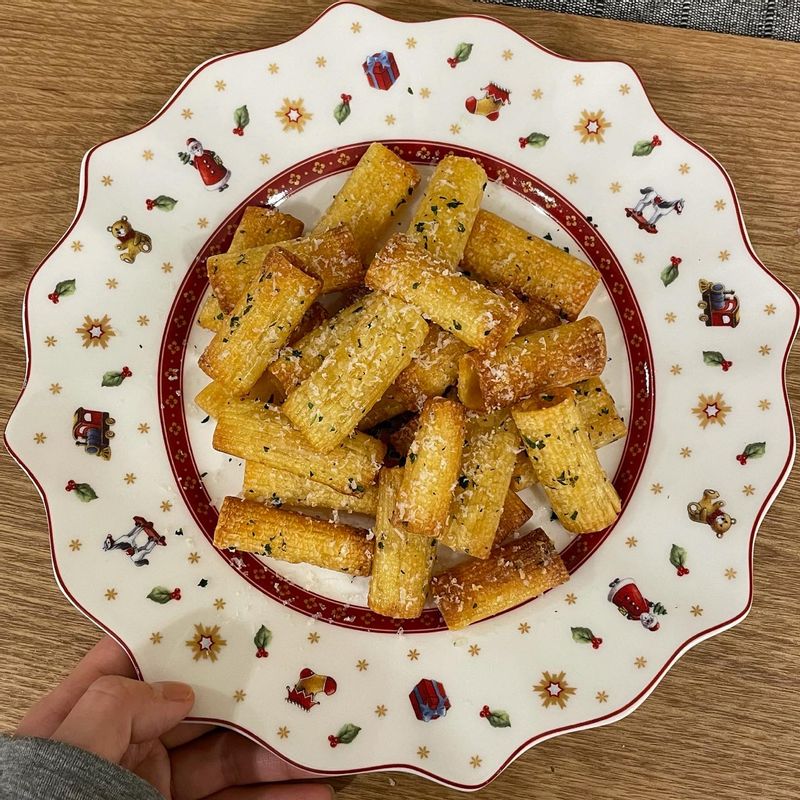 오늘은 연말 홈파티 메뉴로 추천드리는 파스타칩을 만들어보았어요!✨💖