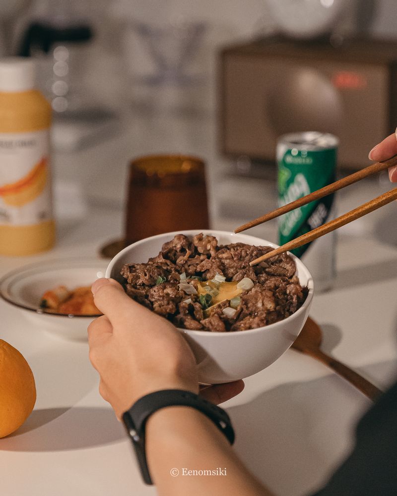 덮밥조차 귀찮을 땐 불고기도 냉동으로🤷♂️ 말 안 하면 아무도 모른다구요🤫 #불고기 #규동 #소고기덮밥