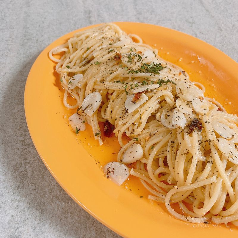 만들어놓은 레몬딜버터를 활용해서 우리의식탁 레몬 딜 버터 파스타를 만들어봤어요  간단하게 만들 수 있는  풍미가득하고 맛난 파스타였어요 ❣️  #레몬딜버터 #파스타 #레몬딜버터파스타 #양식 #간단요리 #간단파스타 #브런치