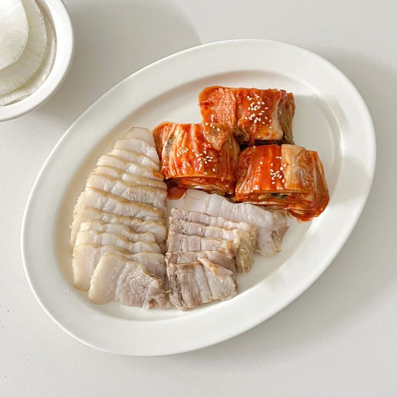 김장김치에 수육은 국룰 아님미까🐷 야들야들한 수육보쌈에 어머님이 보내주신 김장김치랑 먹었더니 짱맛!💗💗  #수육 #보쌈 #김장김치 #홈쿡