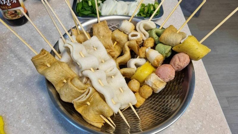 어묵들도 더욱 먹음직 스럽게 꼬챙이에 꽂았습니다~!