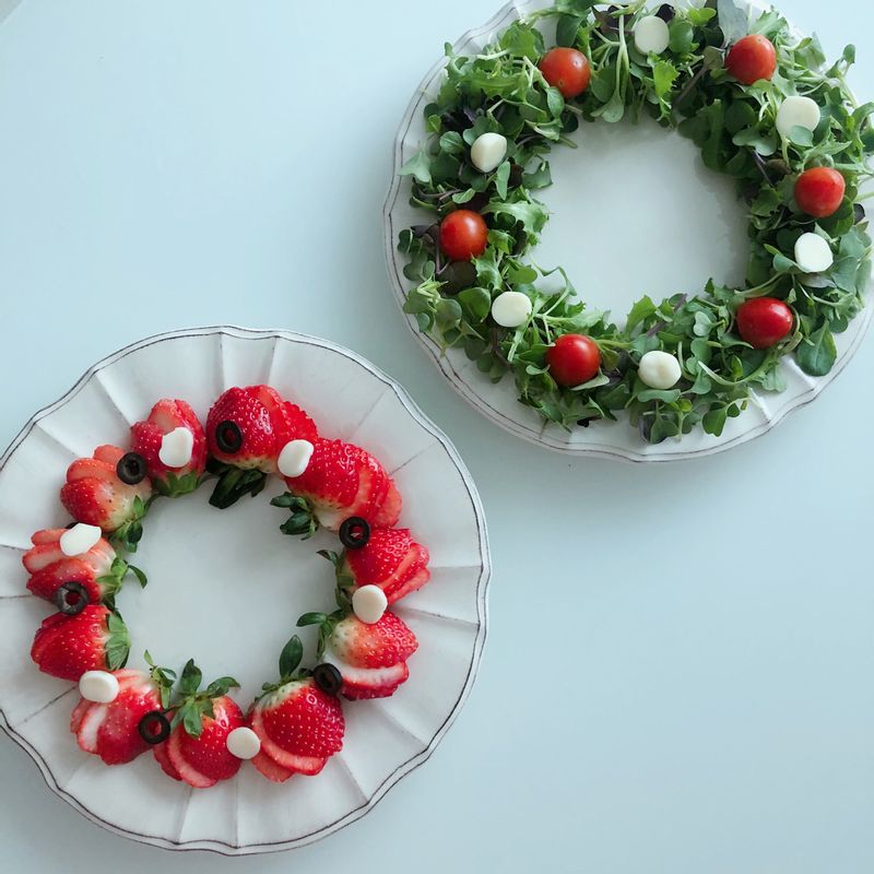 이번 크리스마스때는 어떤 홈파티를 준비할까 벌써부터 기분이 좋아져요☺️ #딸기 #리스샐러드 #크리스마스음식 #홈파티 #홈스토랑 #과일 #샐러드 #다이어트식단 #브런치 #홈브런치 #홈카페 #크리스마스