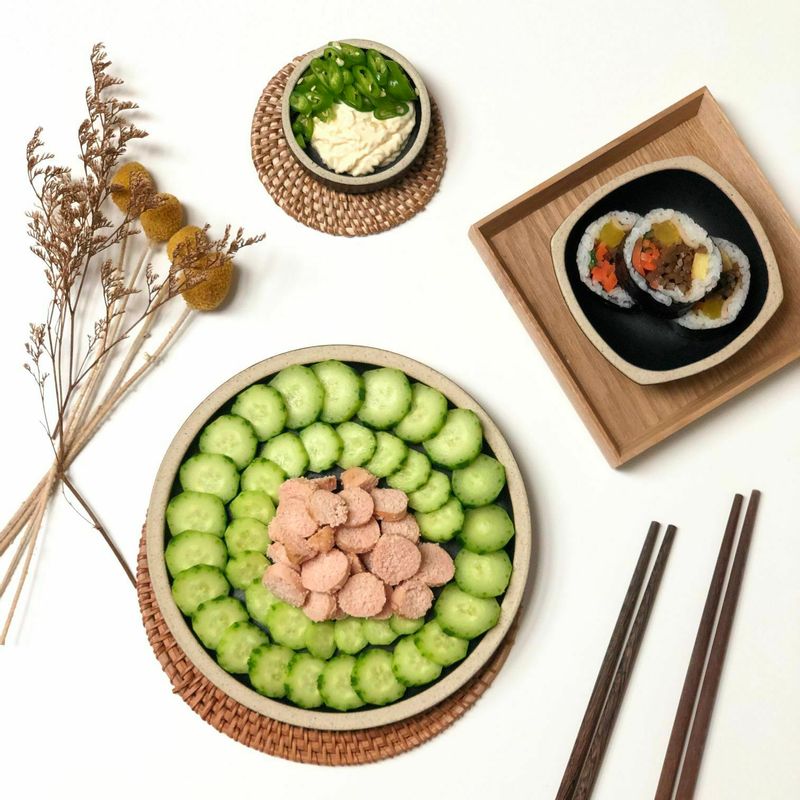 명란이 너무 먹고 싶던 새벽, 오이를 남편이 어디서든 구해보겠다고 나가서는  김밥집에서 구해왔지 뭐에요💛 남편의 사랑으로 먹었던 명란구이   #야식 #김밥 ##명란구이