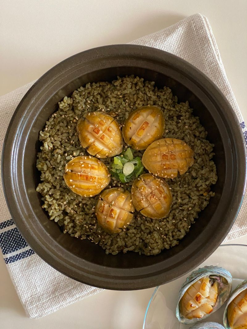 신선한 전복으로 만든 전복 영양 솥밥🍚 맛도 좋고 영양도 듬뿍! #집밥 #홈쿡 #온더테이블 #전복 #솥밥 #전복솥밥 #전복밥