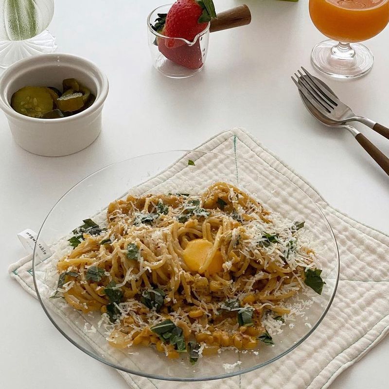 옥수수콘 과 버터로 만든 파스타 🍝 중간 중간 씹히는 옥수수콘이 너무 맛있어요 💛  #파스타 #홈카페 #콘옥수수파스타