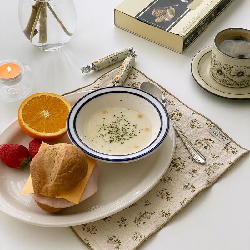 담백한 브뢰첸 빵에 햄치즈 라꽁버터 하나면 별거 없는데 너무 맛있어요 🤤🤎 거기에 컵스프 하나면 든든한 모닝밀 완성 :) #샌드위치 #라꽁비에뜨버터 #버터 #홈카페 #커피 #집밥 #홈쿡